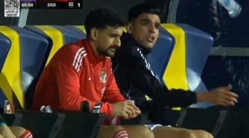 بن شرقي يعبر عن غضبه بعد تغييره في مباراة الأهلي وزد